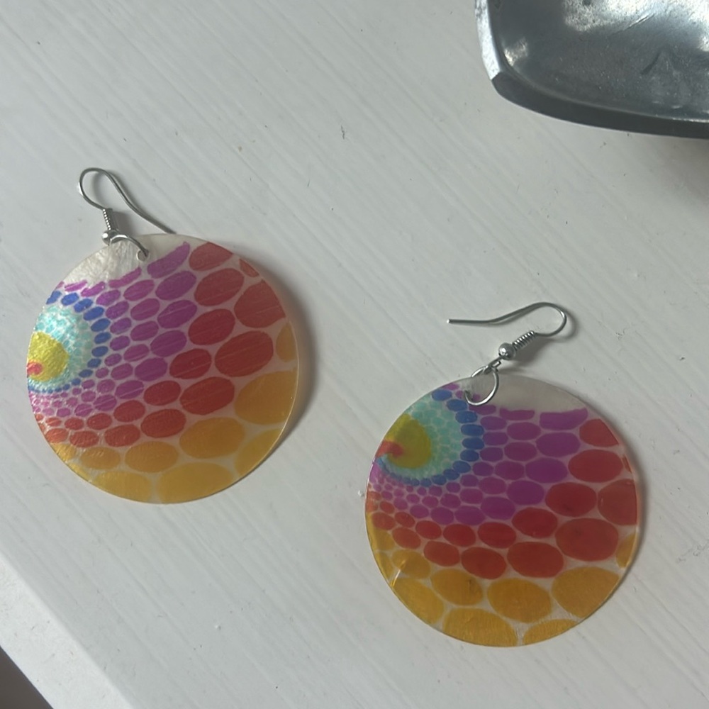 Lightweight retro disc earrings